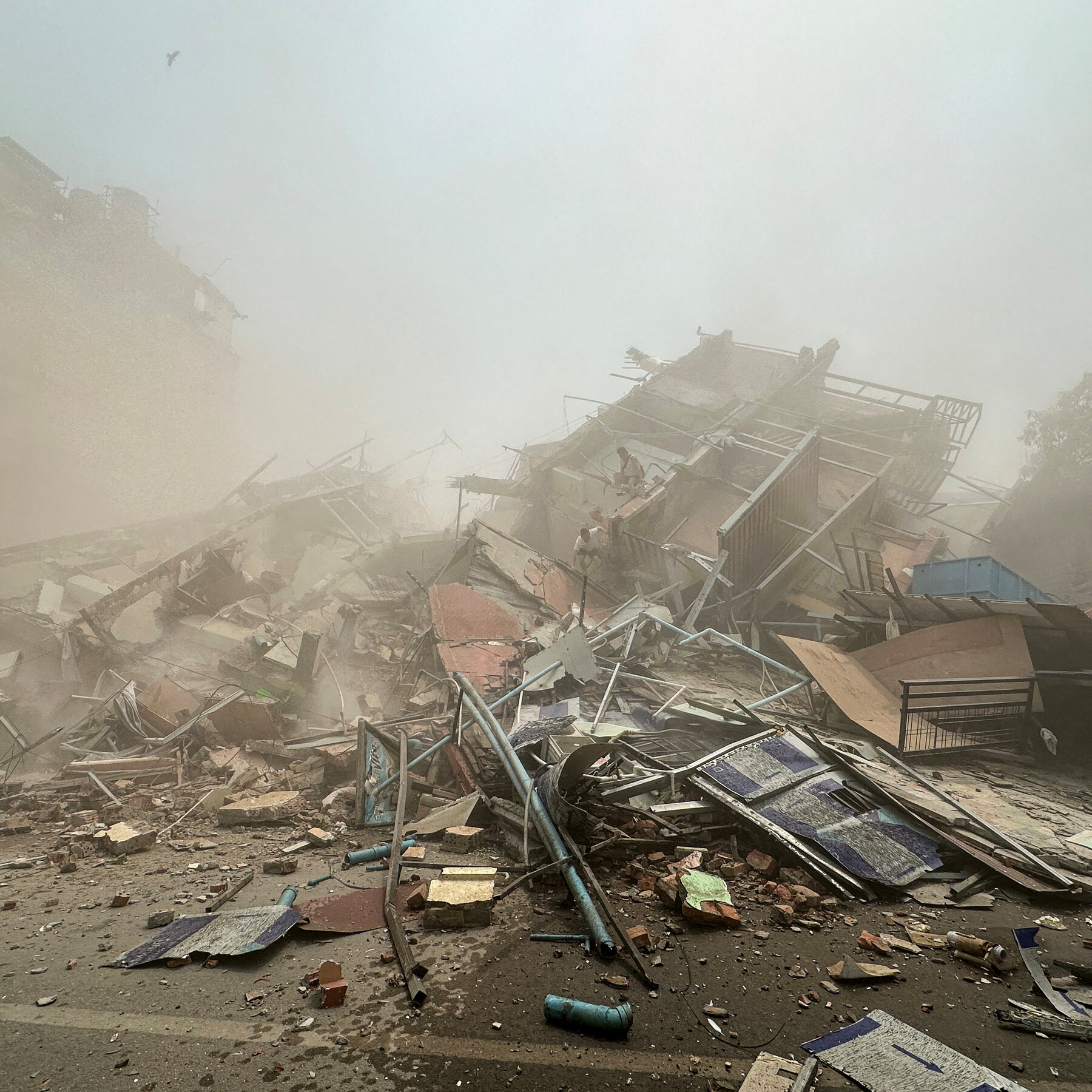 high-toll-is-feared-after-earthquake-batters-myanmar-and-thailand