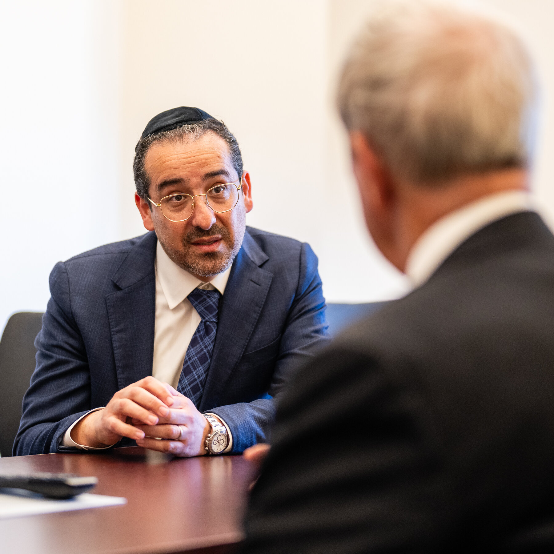 surprising-allies-for-syria’s-new-leaders:-some-jews-who-fled-long-ago