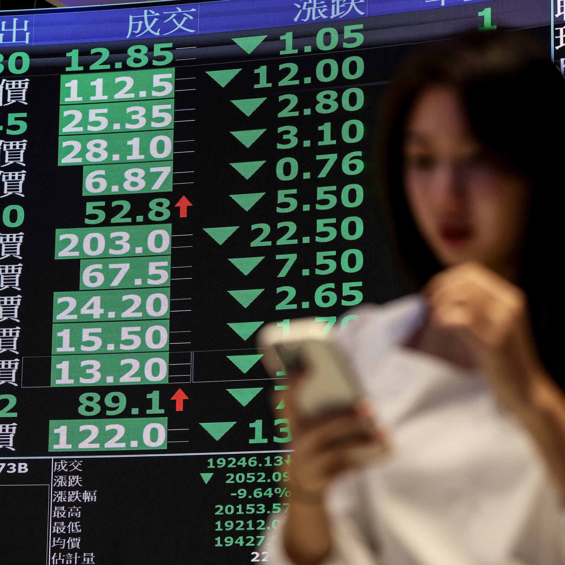 live-updates:-stocks-in-asia-and-europe-plunge-as-trump-says-tariffs-will-stay