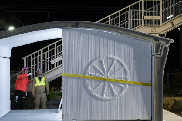 how-japan-built-a-3d-printed-train-station-in-6-hours