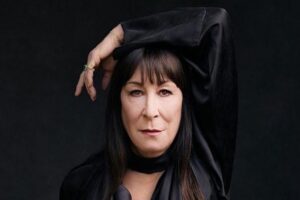 here’s-why-anjelica-huston-wanted-to-walk-off-‘smash’-set