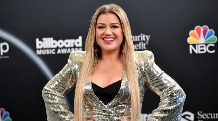 kelly-clarkson-struggles-to-navigate-with-‘storm’-of-stress-post-divorce