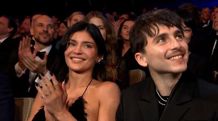 how-kylie-jenner-and-timothae-chalamet-are-making-it-work