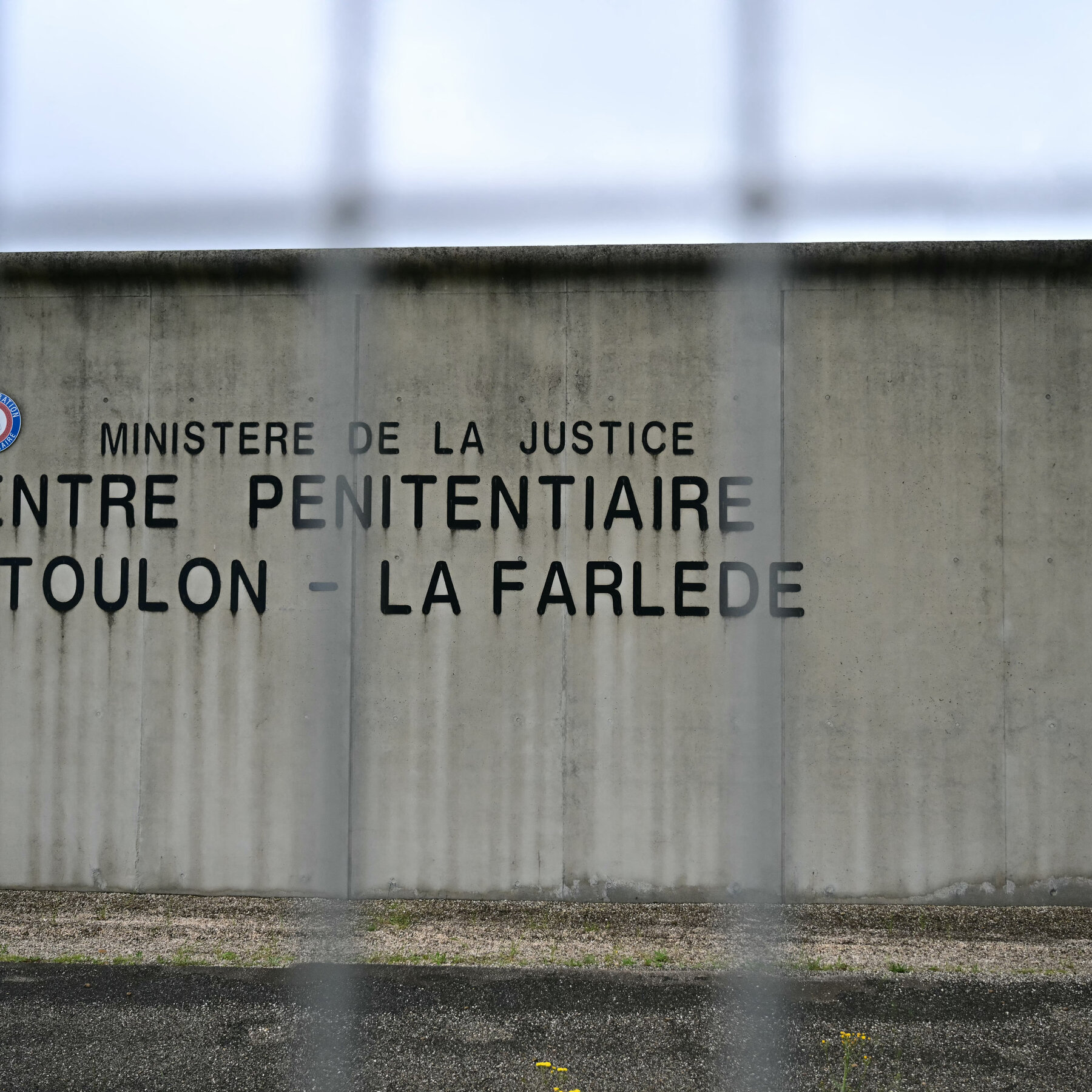 attackers-target-prisons-in-france,-burning-vehicles-and-firing-shots