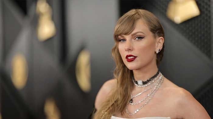 taylor-swift-upper-bleph-mystery-remains-unaddressed