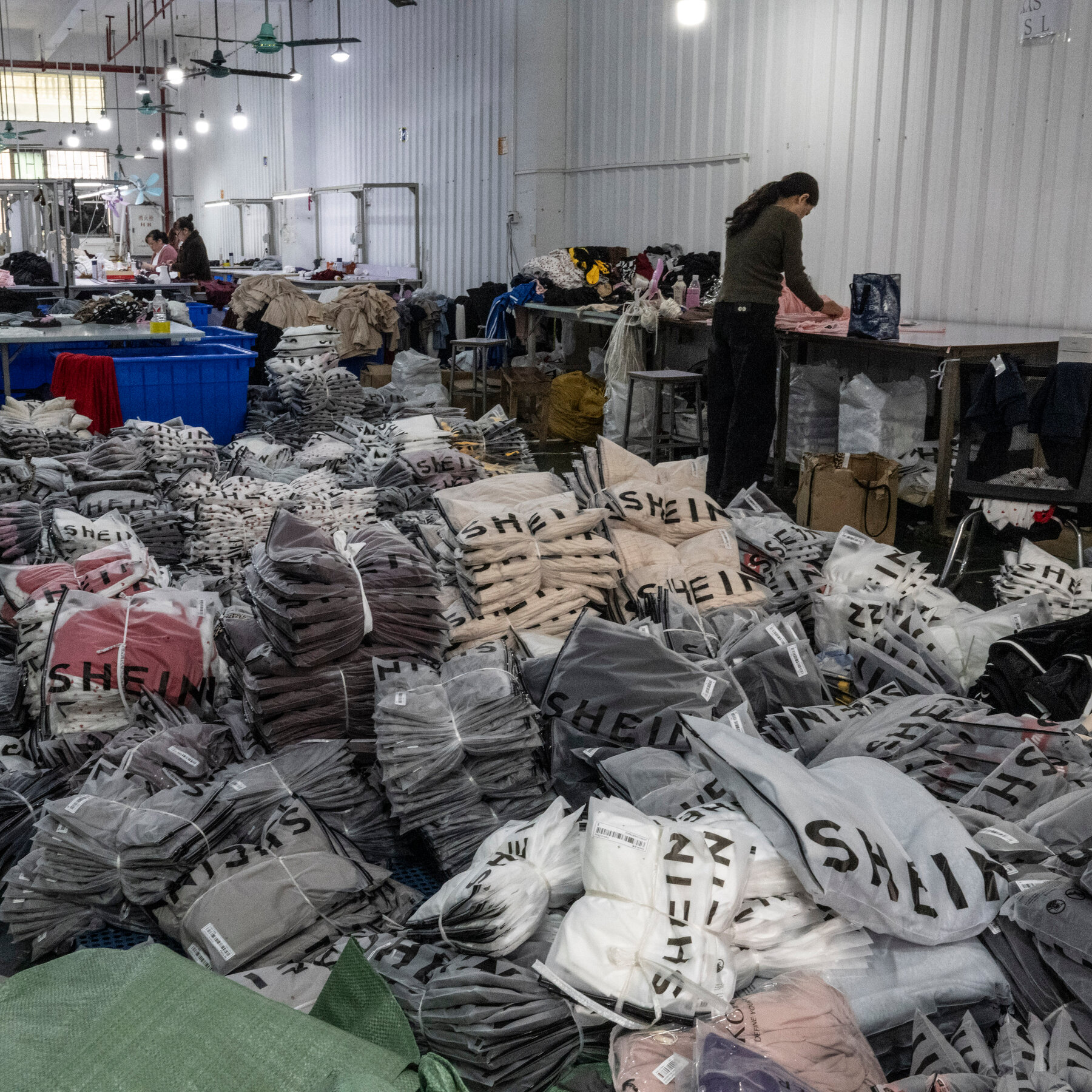 how-trump-might-unwittingly-cut-emissions-from-online-shopping