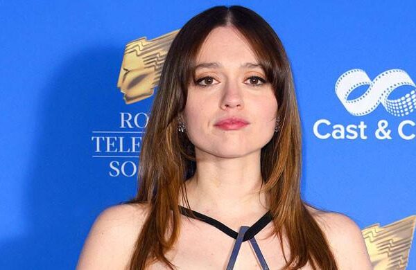 aimee-lou-wood-responds-to-viral-crying-photos-after-‘snl’-controversy