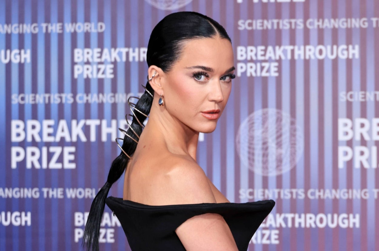 after-katy-perry-said-that-going-to-space-was-for-“the-benefit-of-earth,”-angry-fans-have-uncovered-an-old-video-of-her-advocating-against-“man-made-climate-change”