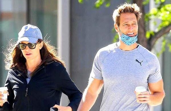jennifer-garner,-john-miller-make-pda-packed-public-appearance