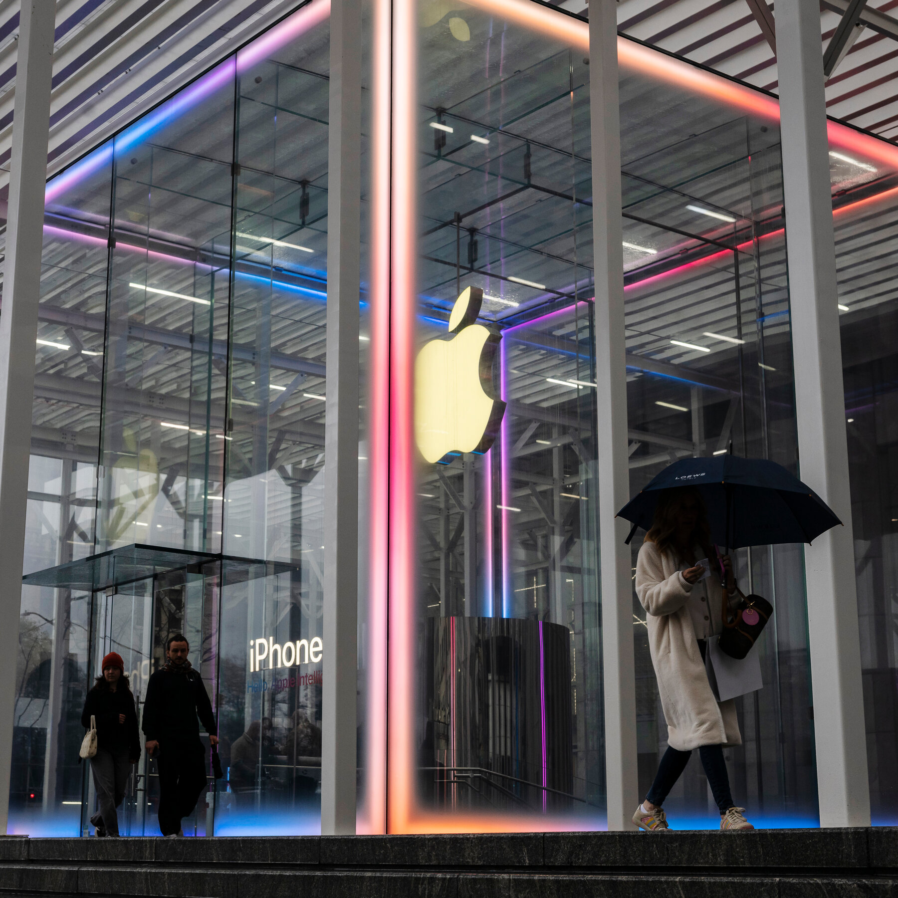 after-trump-spares-apple,-other-businesses-want-a-tariffs-break