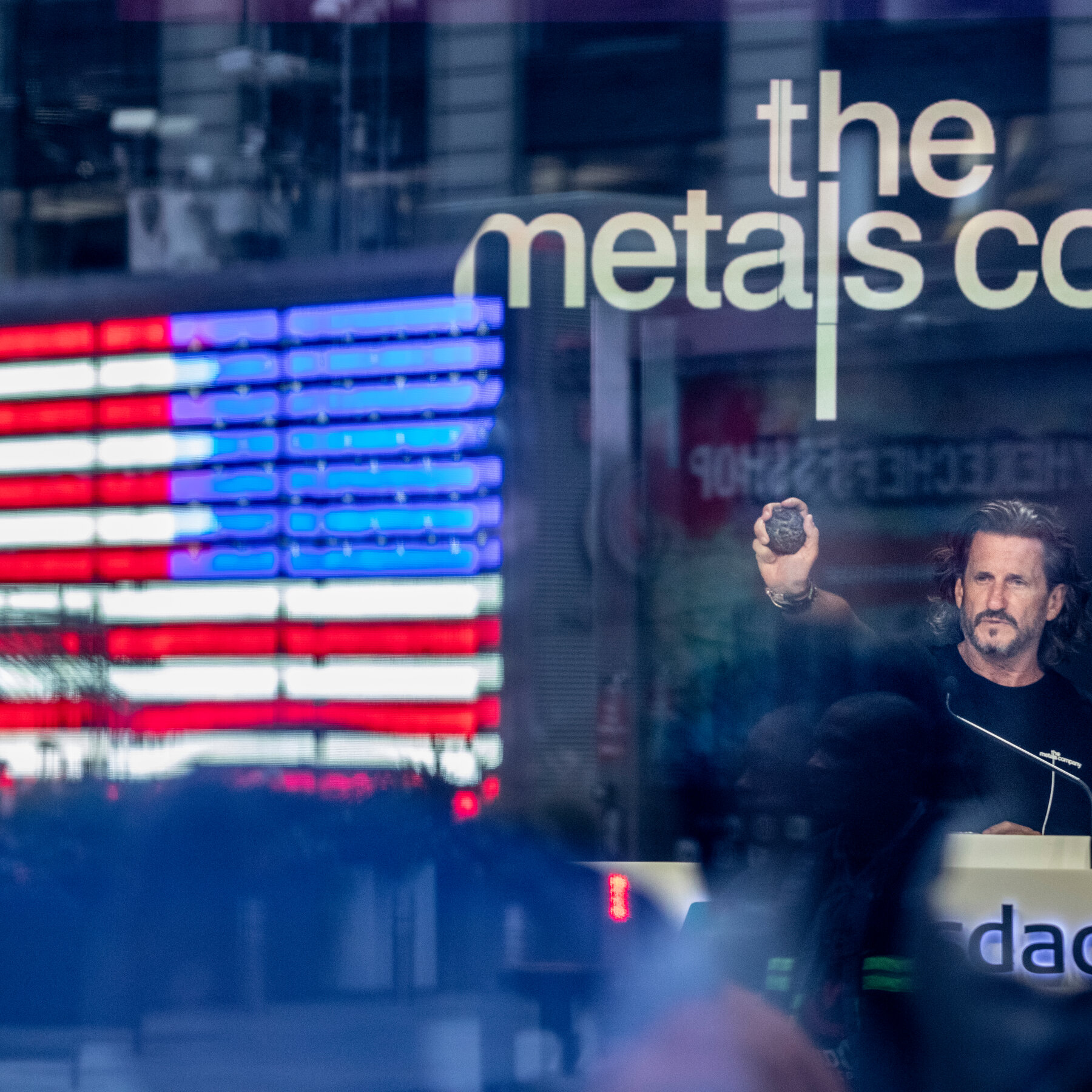 days-after-trump-commits-to-seabed-mining,-two-sides-face-off