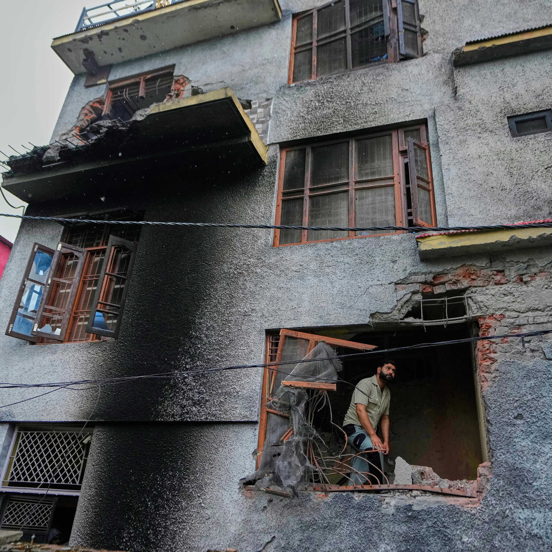 overnight-clashes-strain-diplomacy-efforts-for-india-and-pakistan