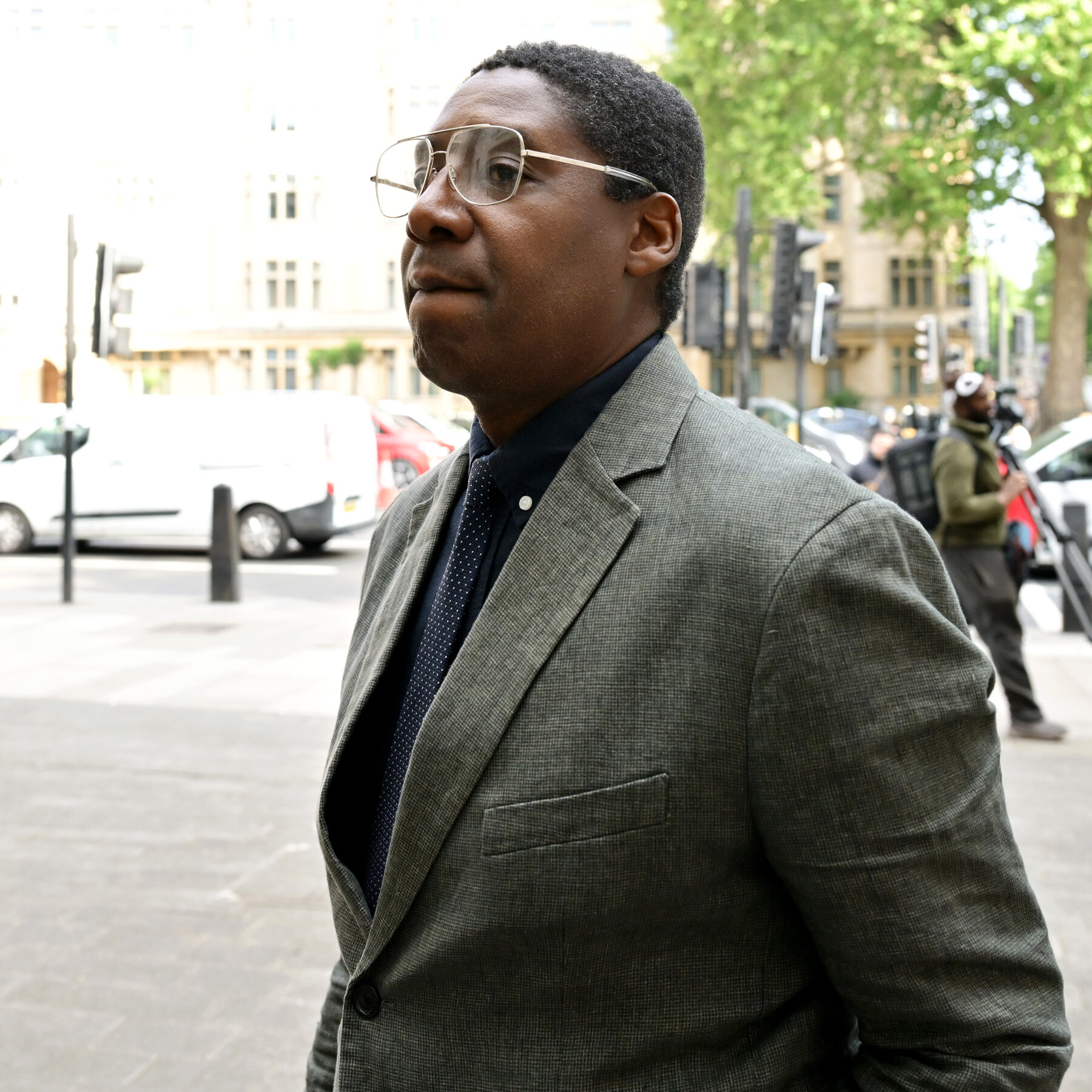 uk-antiques-show-expert-admits-selling-art-to-suspected-hezbollah-financier