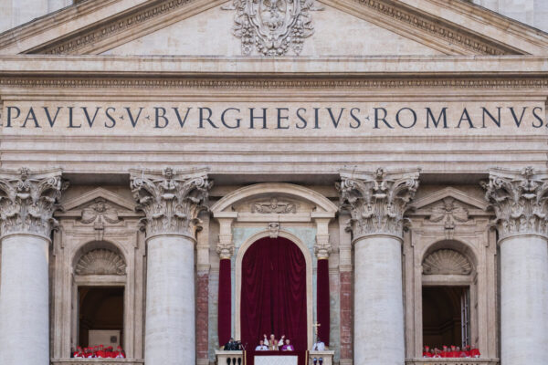 leo-xiv’s-first-words-set-a-pastoral-tone,-acknowledging-tradition.