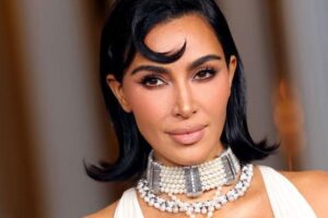 kim-kardashian-makes-big-statement-with-diamonds-at-court