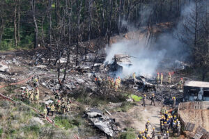 two-killed-as-south-korean-navy-airplane-crashes-into-hillside